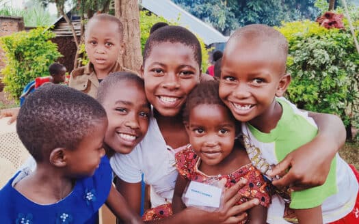 Un año más hemos hecho felices a los niños de Perlas en el Barro y ha sido gracias a ti